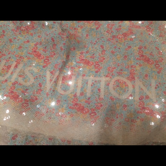 Louis Vuitton Limited Edition Sequin  Stole - Picture 5 of 15